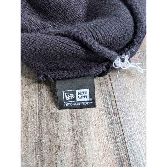 New Era Navy Notre Dame Fighting Irish Stripe Cuffed Pom Knit Hat - Picture 3 of 5